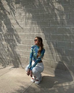 Luana Barrón feet photo thumbnail