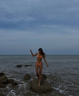 Luana Barrón feet photo thumbnail