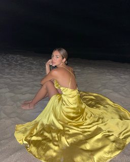 Luana Barrón feet photo thumbnail