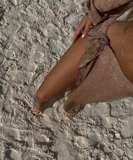 Luana Barrón feet photo thumbnail