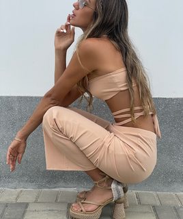 Luana Barrón feet photo thumbnail