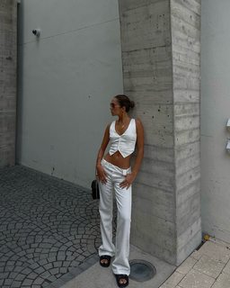 Luana Barrón feet photo thumbnail