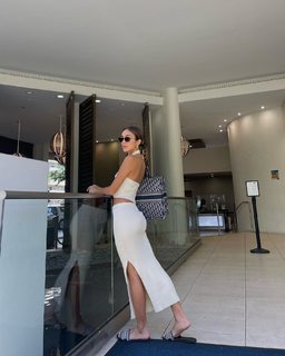 Luana Barrón feet photo thumbnail