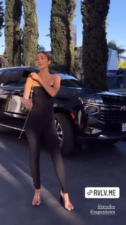 Luana Barrón feet photo thumbnail