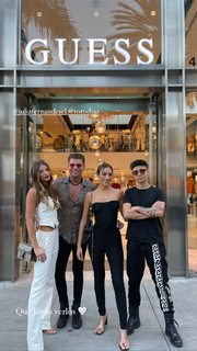 Luana Barrón feet photo thumbnail