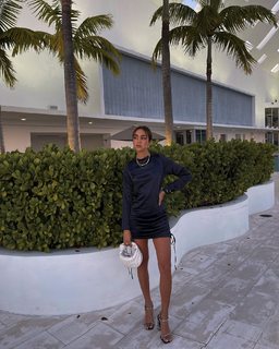 Luana Barrón feet photo thumbnail