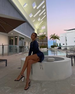 Luana Barrón feet photo thumbnail