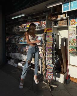 Luana Barrón feet photo thumbnail