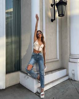 Luana Barrón feet photo thumbnail