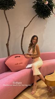 Luana Barrón feet photo thumbnail