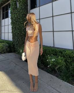 Luana Barrón feet photo thumbnail