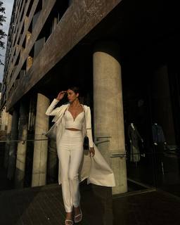 Luana Barrón feet photo thumbnail