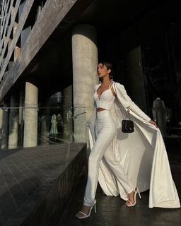 Luana Barrón feet photo thumbnail