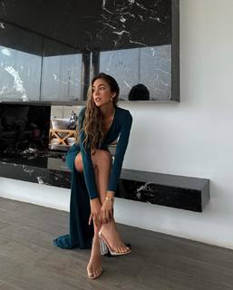 Luana Barrón feet photo thumbnail