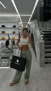 Luana Barrón feet photo thumbnail