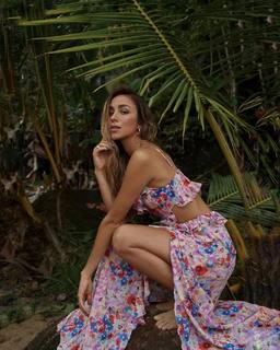 Luana Barrón feet photo thumbnail