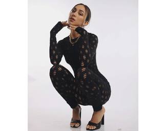 Luana Barrón feet photo thumbnail