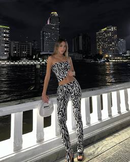 Luana Barrón feet photo thumbnail