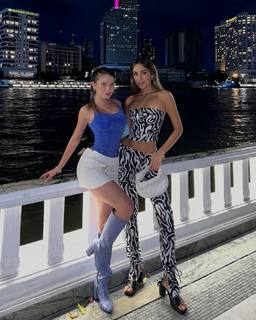 Luana Barrón feet photo thumbnail