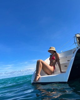 Luana Barrón feet photo thumbnail