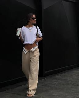 Luana Barrón feet photo thumbnail