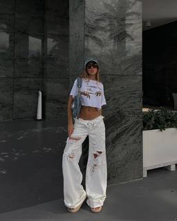 Luana Barrón feet photo thumbnail