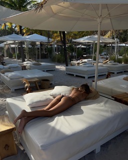 Luana Barrón feet photo thumbnail