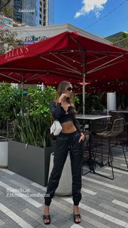 Luana Barrón feet photo thumbnail