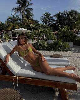 Luana Barrón feet photo thumbnail