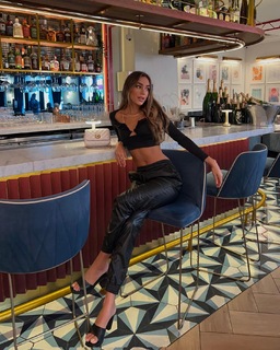 Luana Barrón feet photo thumbnail