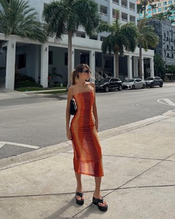 Luana Barrón feet photo thumbnail