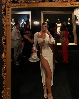 Luana Barrón feet photo thumbnail