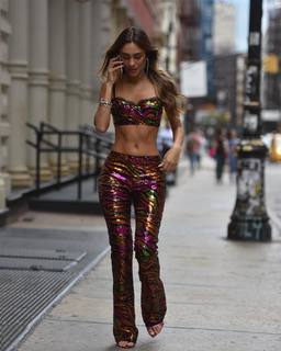 Luana Barrón feet photo thumbnail