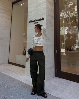 Luana Barrón feet photo thumbnail