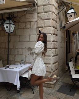 Luana Barrón feet photo thumbnail