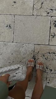 Luana Barrón feet photo thumbnail