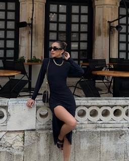 Luana Barrón feet photo thumbnail