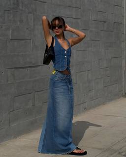 Luana Barrón feet photo thumbnail