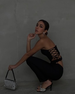 Luana Barrón feet photo thumbnail