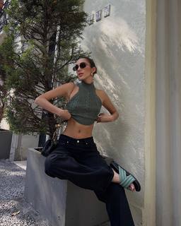 Luana Barrón feet photo thumbnail