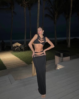 Luana Barrón feet photo thumbnail