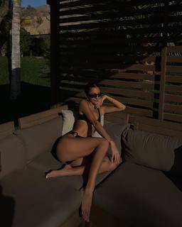 Luana Barrón feet photo thumbnail