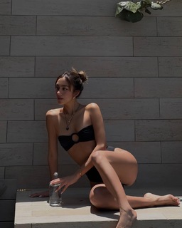 Luana Barrón feet photo thumbnail