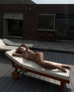 Luana Barrón feet photo thumbnail