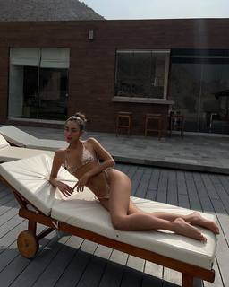 Luana Barrón feet photo thumbnail