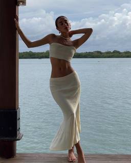 Luana Barrón feet photo thumbnail