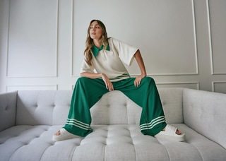 Luana Barrón feet photo thumbnail