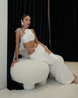 Luana Barrón feet photo thumbnail