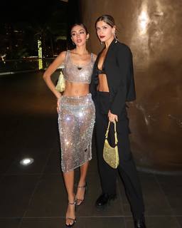 Luana Barrón feet photo thumbnail