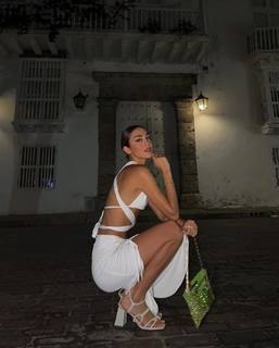 Luana Barrón feet photo thumbnail